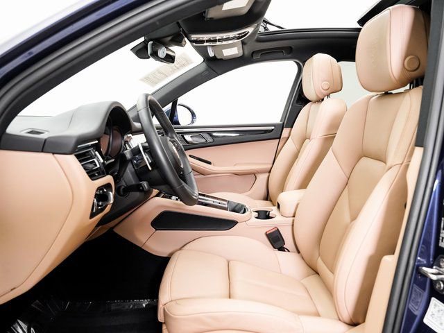 Certified 2025 Porsche Macan image 6
