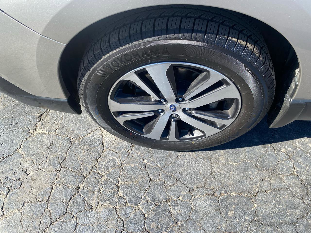 Used 2018 Subaru Outback 2.5i Limited AWD/4WD image 6