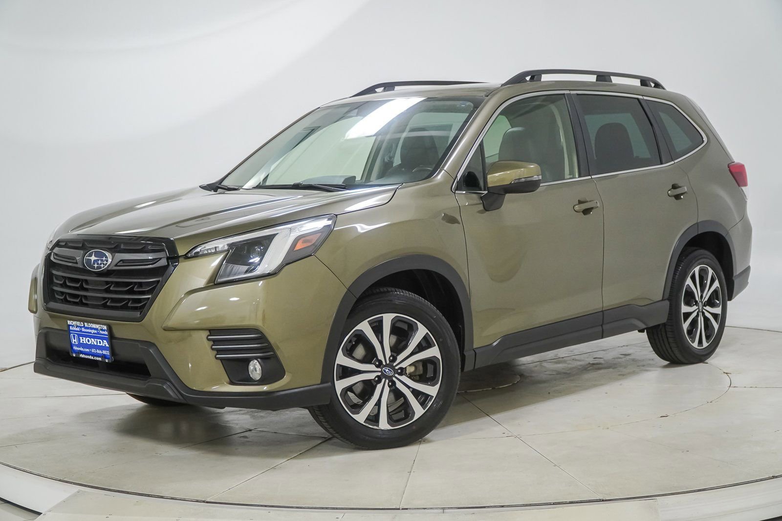 Used 2023 Subaru Forester Limited AWD/4WD image 1
