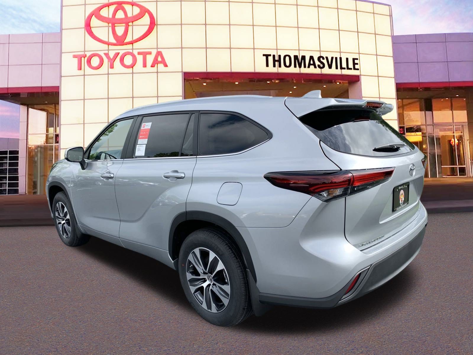 New 2024 Toyota Highlander XLE FWD image 7