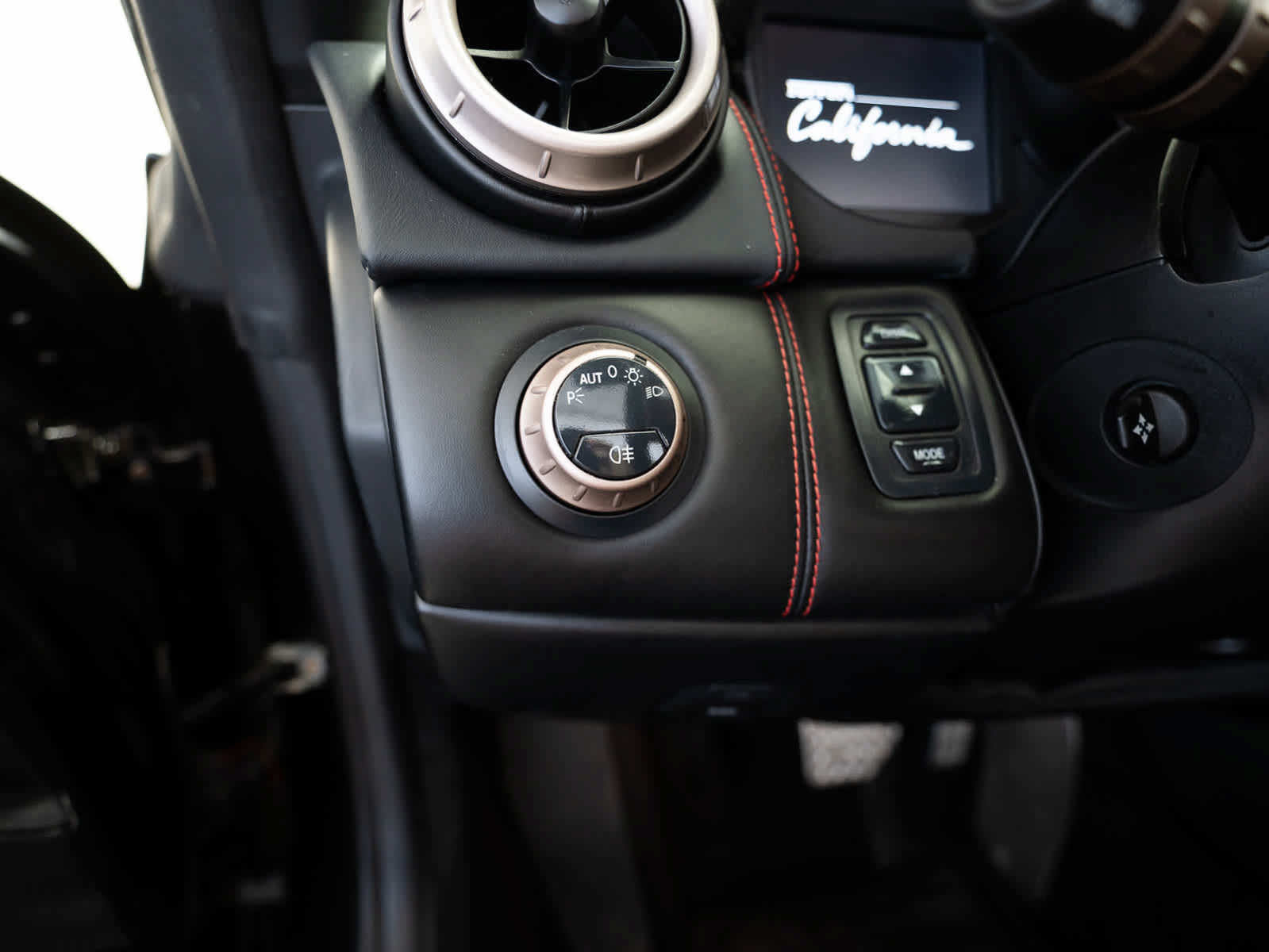 Used 2014 Ferrari California RWD image 20