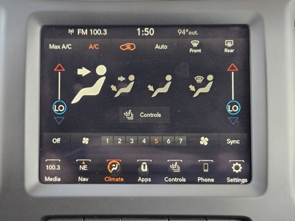 Used 2023 Jeep Cherokee Altitude Lux AWD/4WD image 19