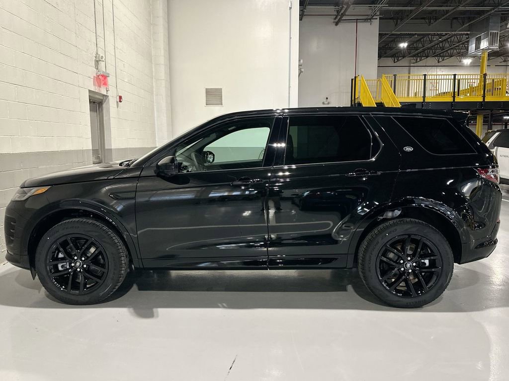 New 2026 Land Rover Discovery Sport Landmark image 2
