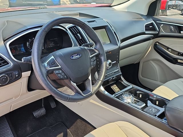 Used 2020 Ford Edge Titanium FWD image 16