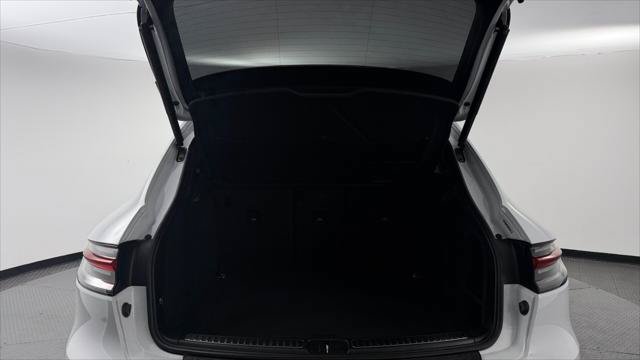 Used 2019 Porsche Macan AWD/4WD image 18