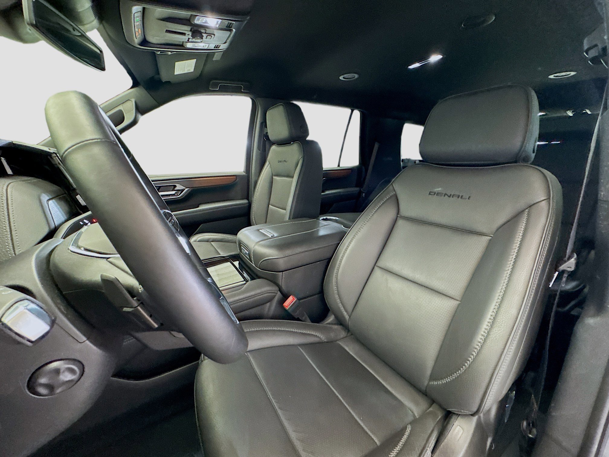 Used 2025 GMC Yukon Denali image 13