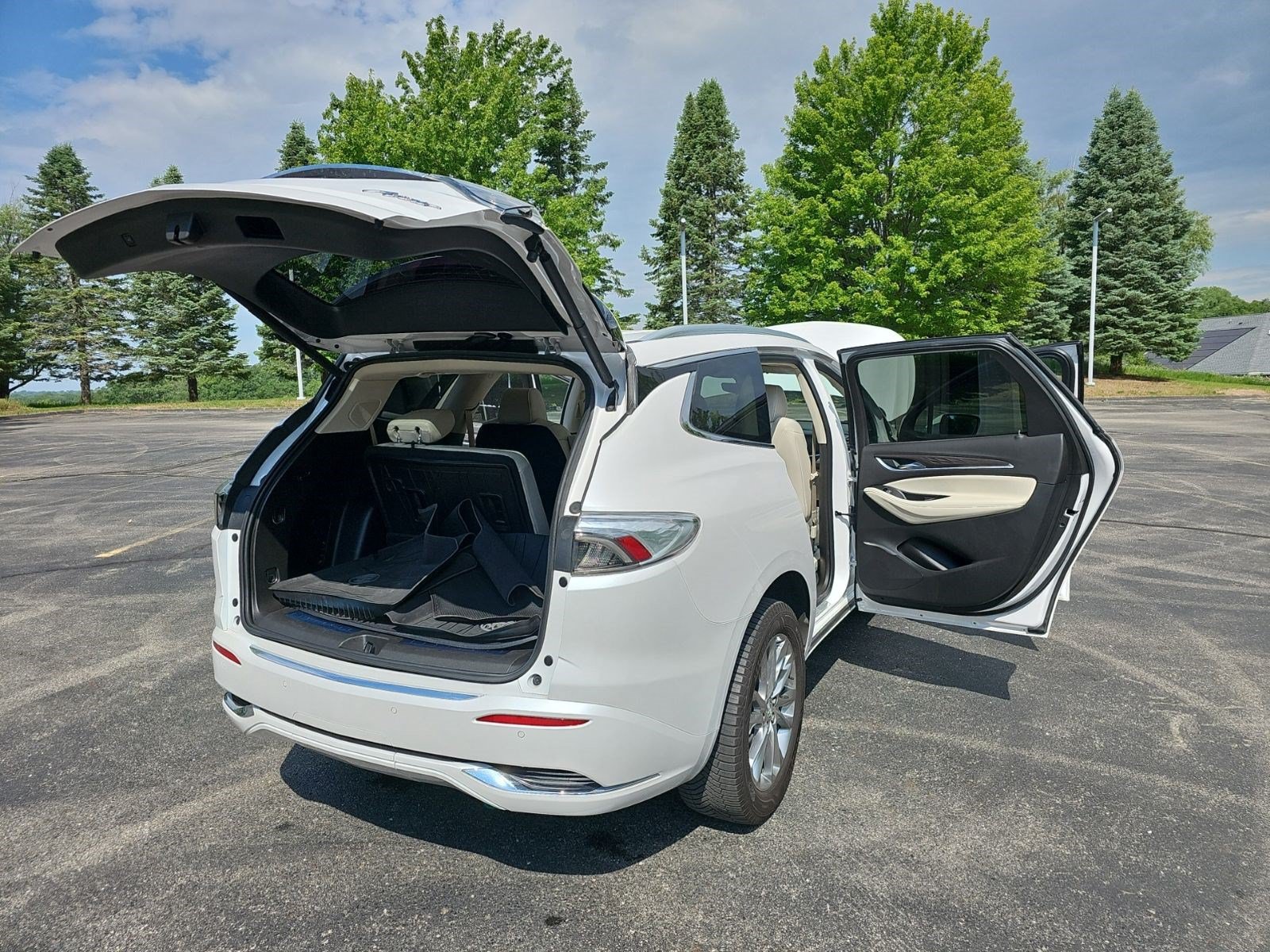 Used 2023 Buick Enclave Avenir w/ Trailering Package, 5000 lbs. AWD/4WD image 30