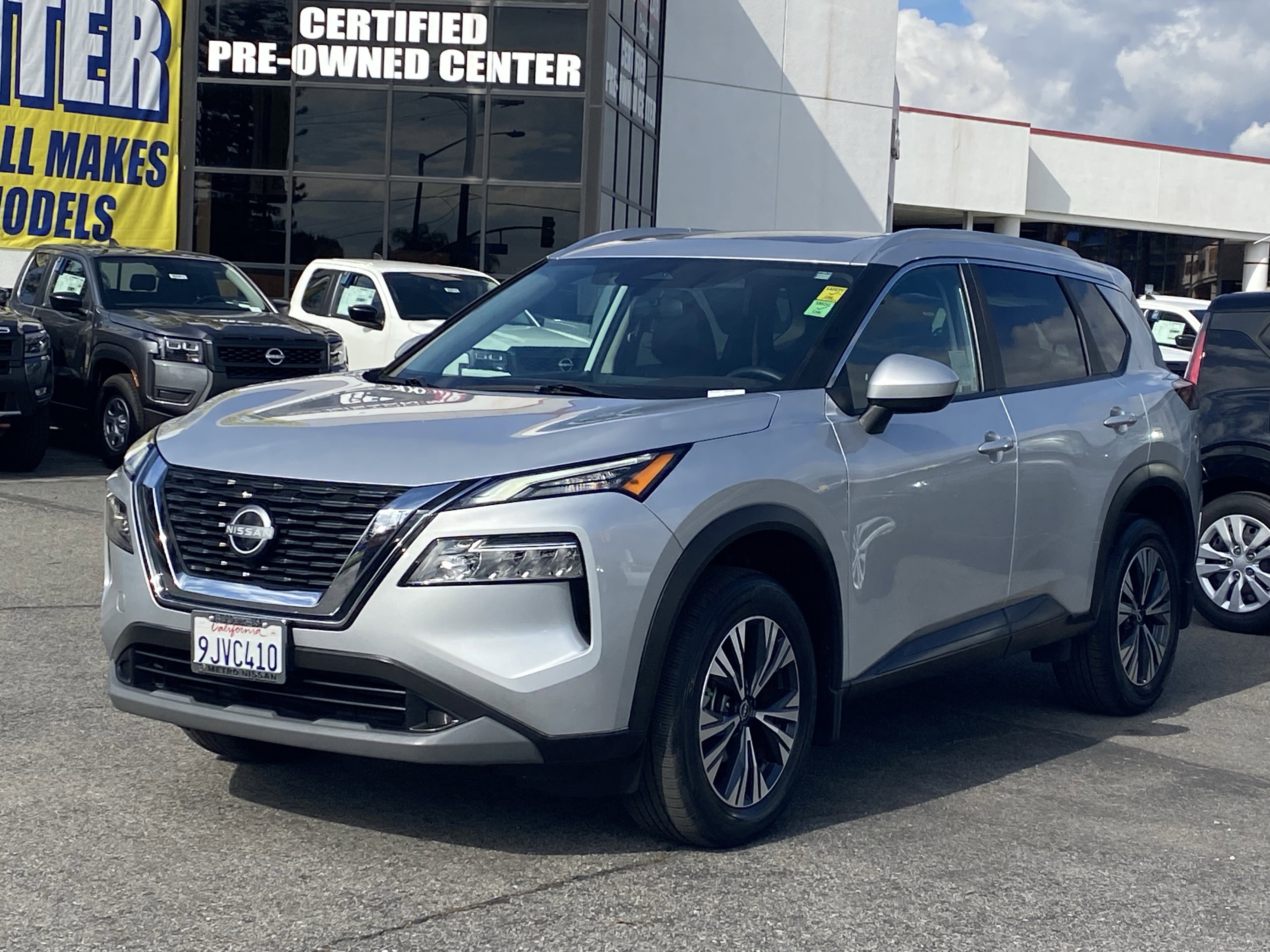 Used 2023 Nissan Rogue SV w/ SV Premium B Package image 7