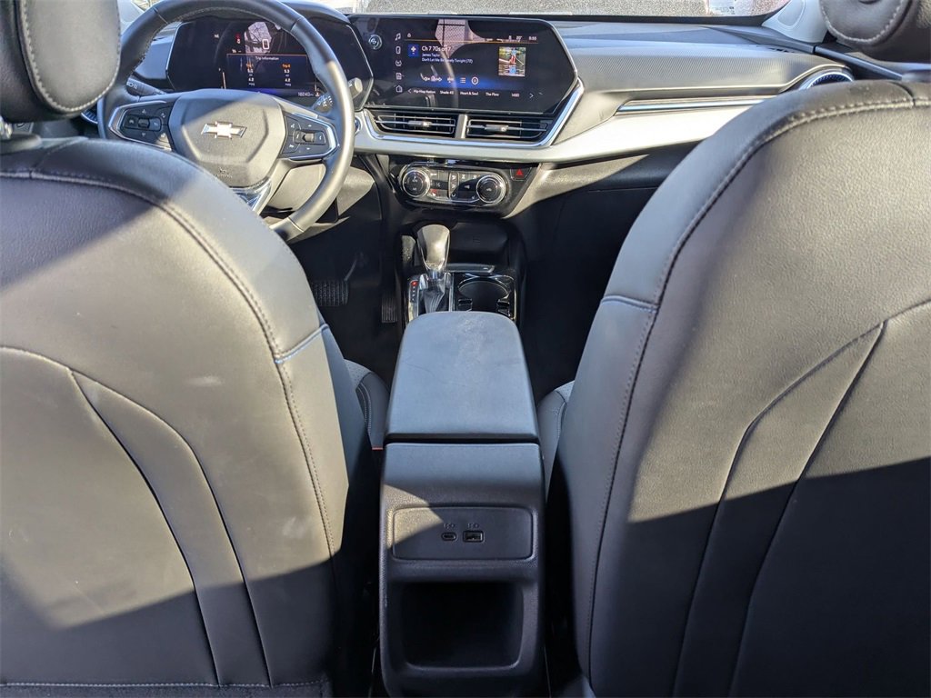 Used 2025 Chevrolet Trax LT w/ LT Convenience Package image 26