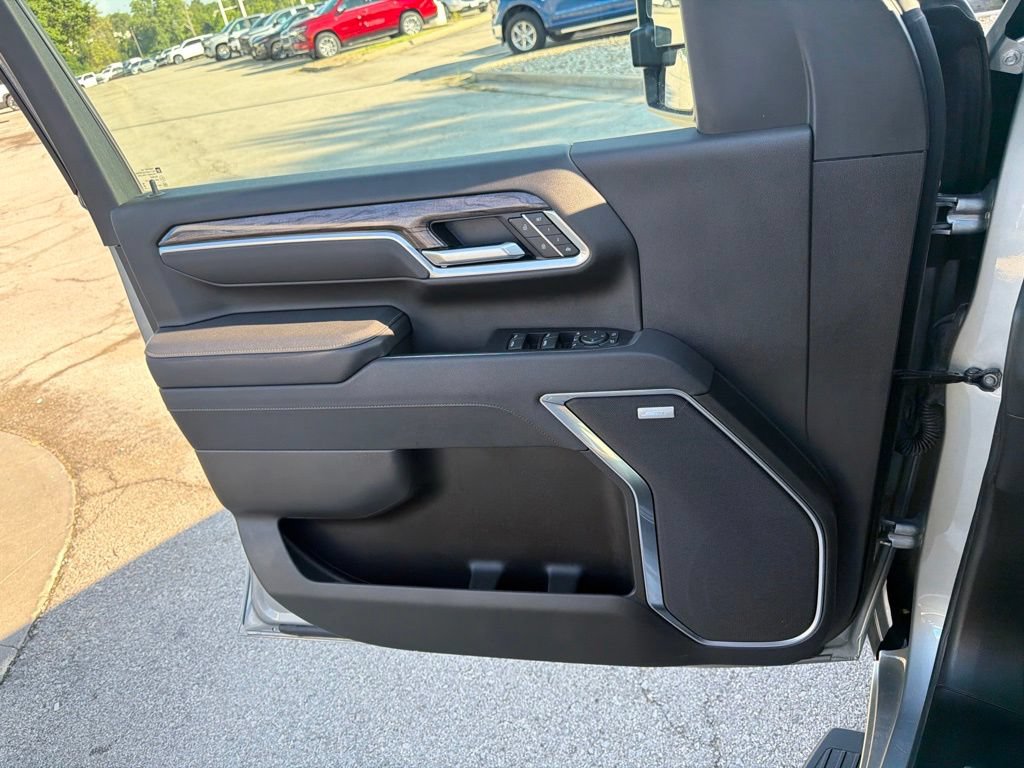Used 2025 Chevrolet Silverado 3500 LTZ w/ LTZ Convenience Package AWD/4WD image 34