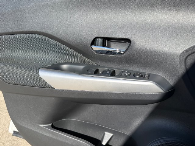 Used 2018 Nissan Kicks SV FWD image 20