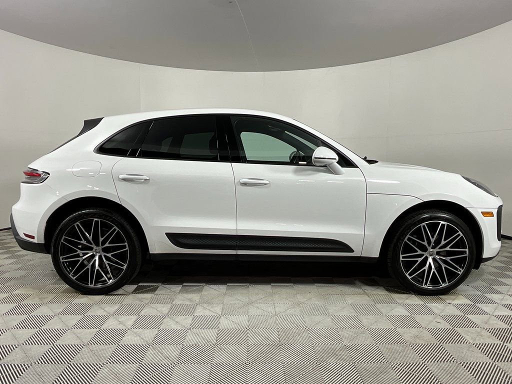 Used 2022 Porsche Macan AWD/4WD image 5