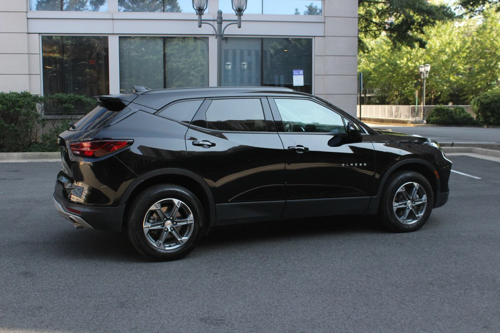 Used 2023 Chevrolet Blazer LT w/ Convenience Package FWD image 7