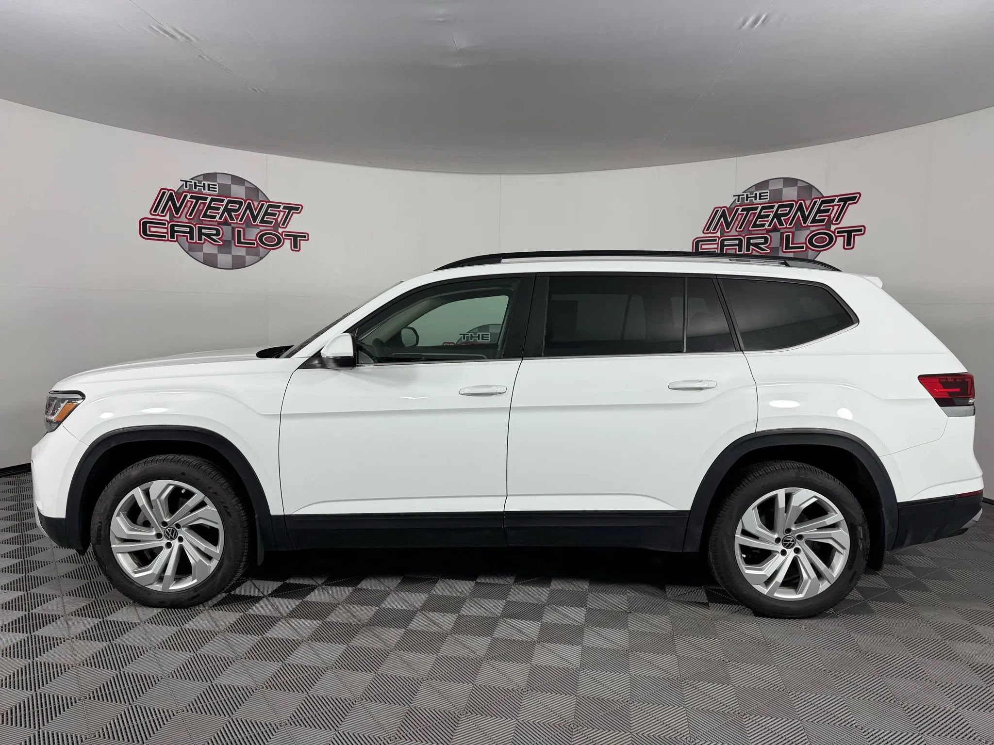 Used 2021 Volkswagen Atlas SE image 4