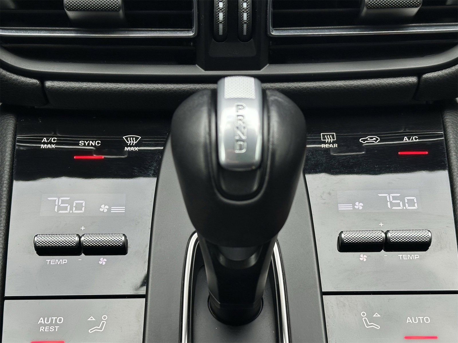 Certified 2024 Porsche Macan GTS image 25