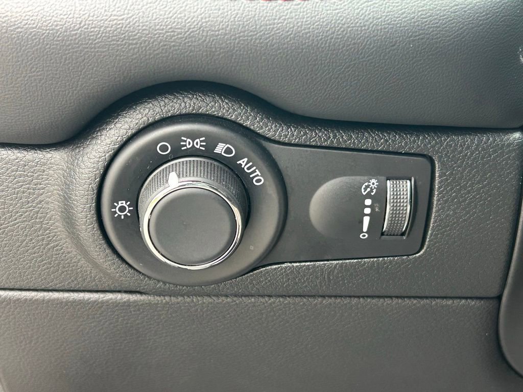 Used 2025 Dodge Durango GT image 31