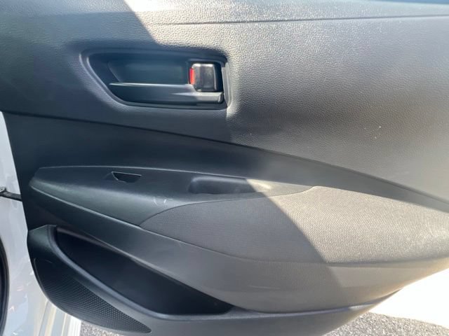 Used 2025 Toyota Corolla LE FWD image 33