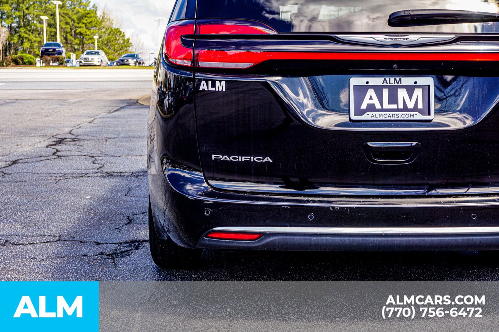 Used 2024 Chrysler Pacifica Touring-L image 17