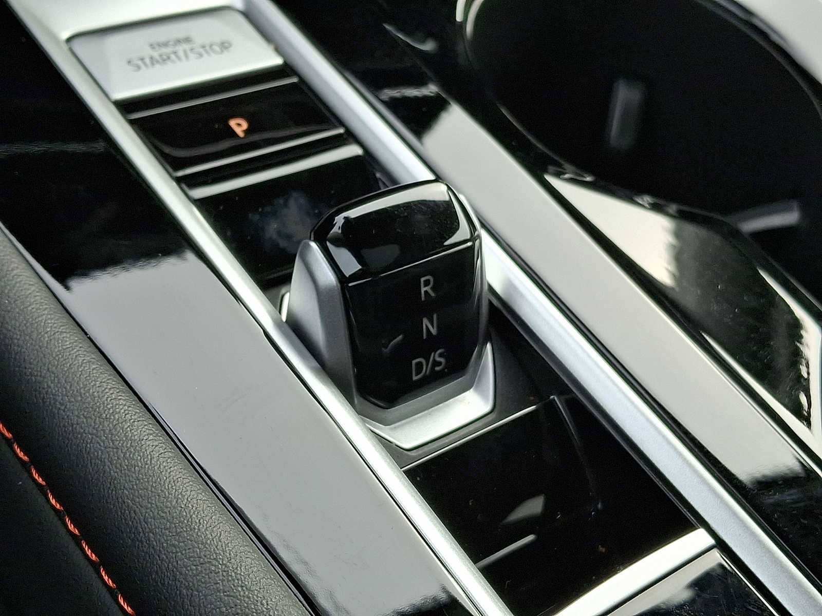 Used 2025 Volkswagen Atlas Peak Edition SE AWD/4WD image 14