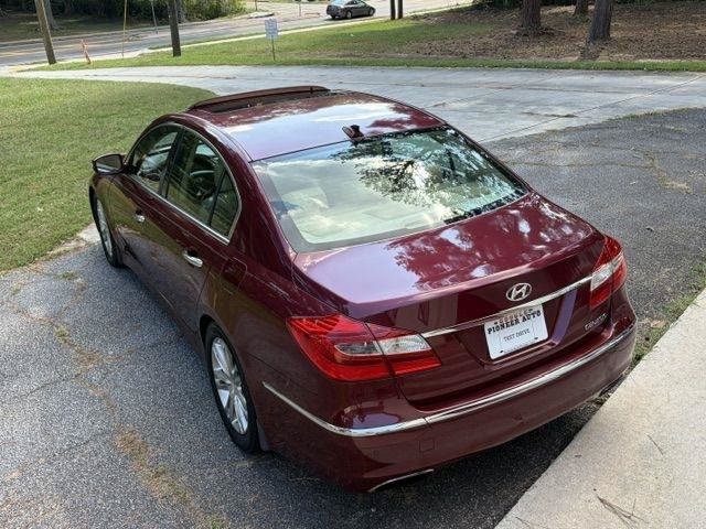 Used 2013 Hyundai Genesis 3.8 w/ Premium Pkg RWD image 5