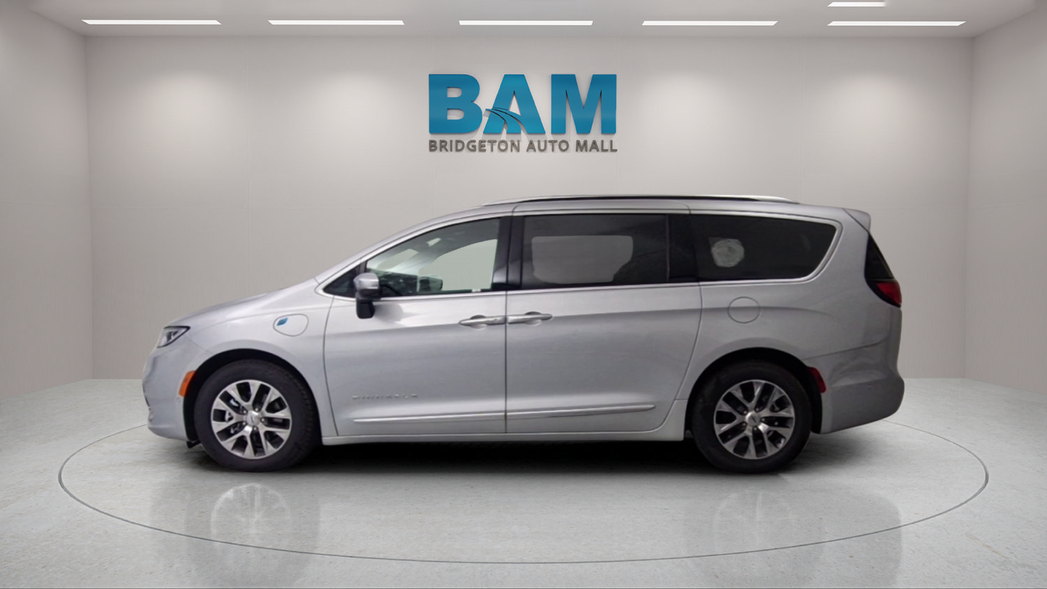 Used 2023 Chrysler Pacifica Pinnacle FWD image 4