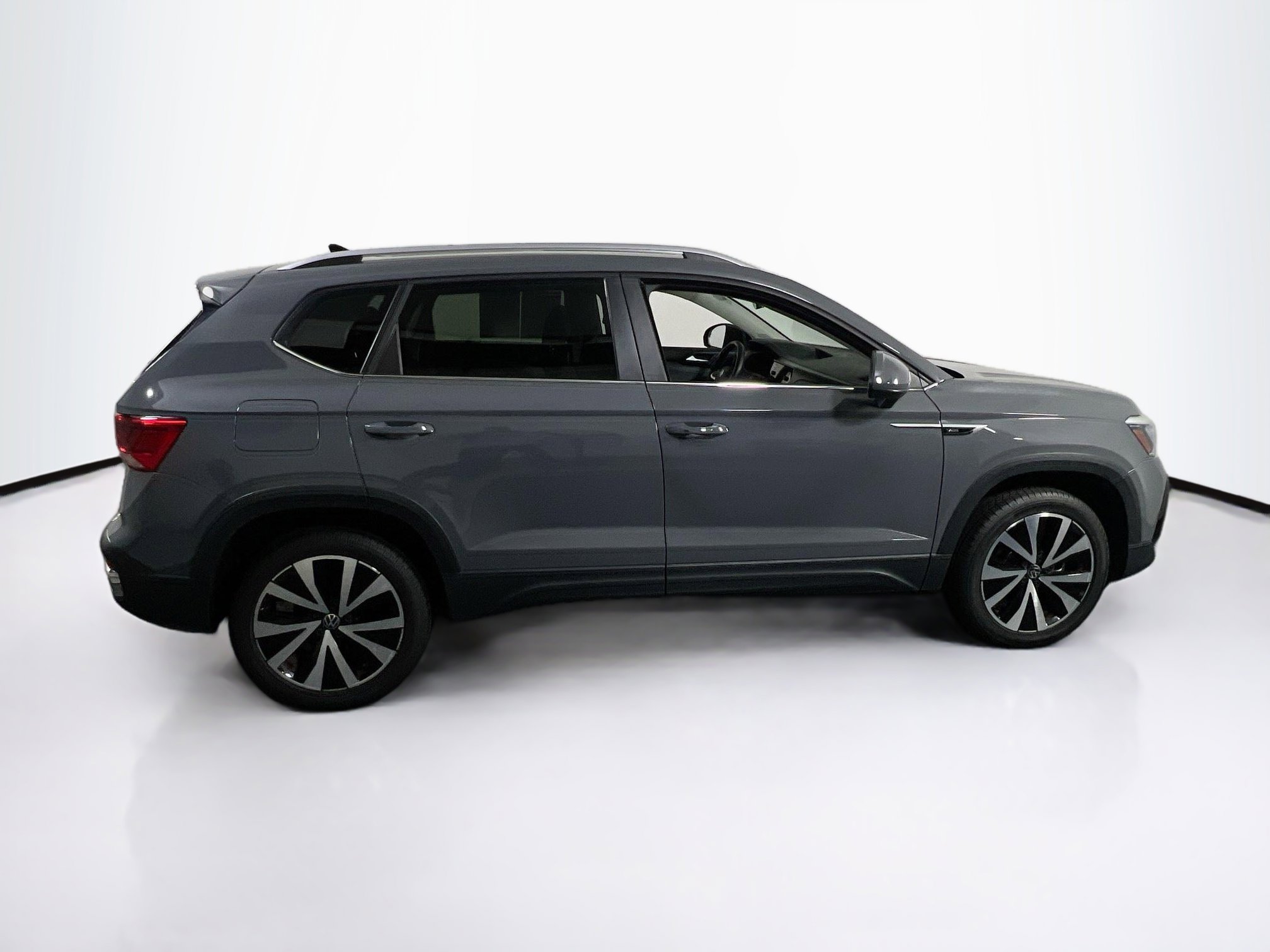 Used 2023 Volkswagen Taos SE image 4