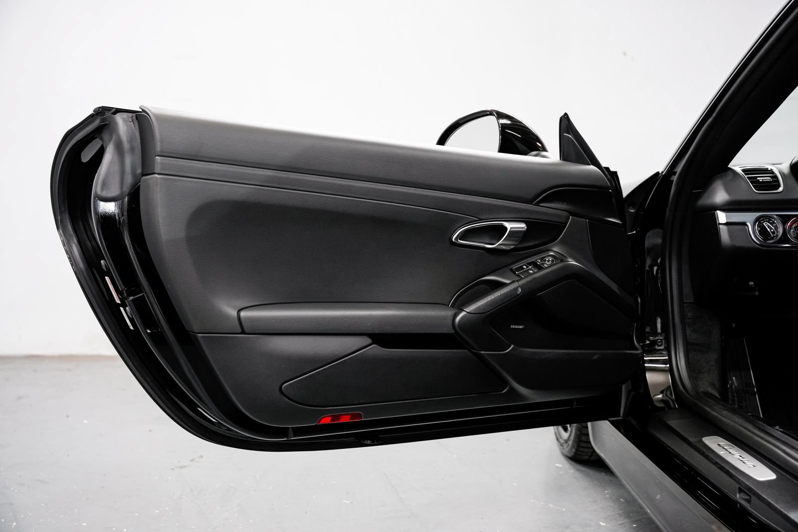 Used 2015 Porsche Cayman RWD image 21