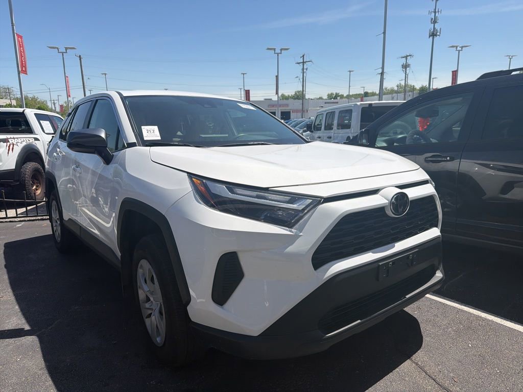 Used 2025 Toyota RAV4 LE AWD/4WD image 3