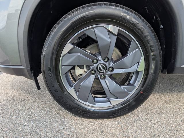 Used 2024 Nissan Rogue SV image 25