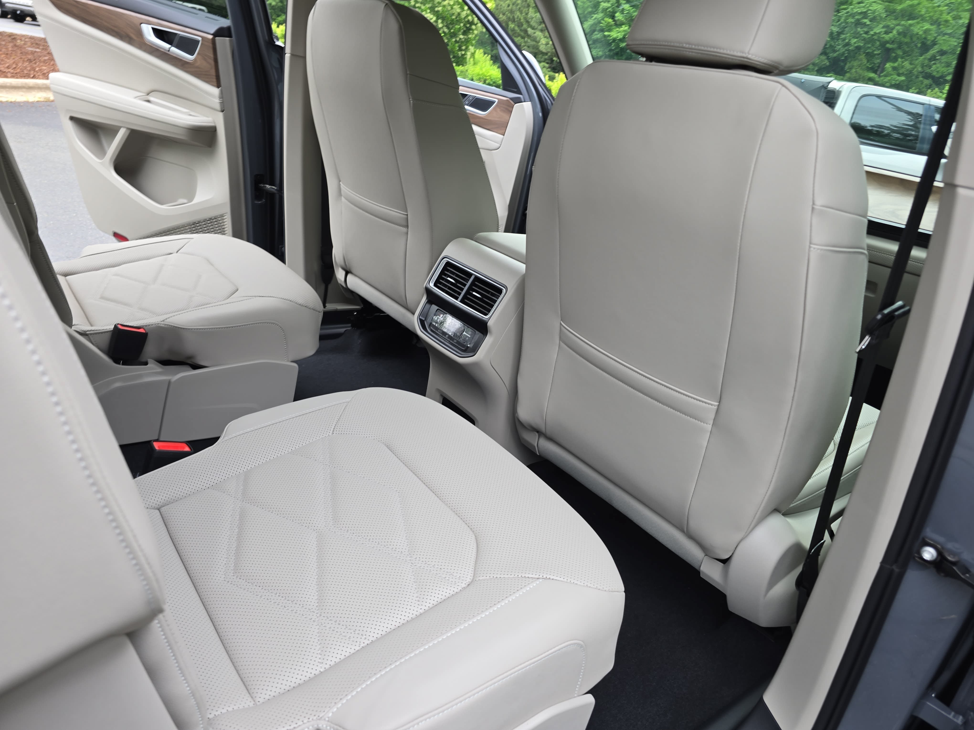New 2026 Volkswagen Atlas SE FWD image 11