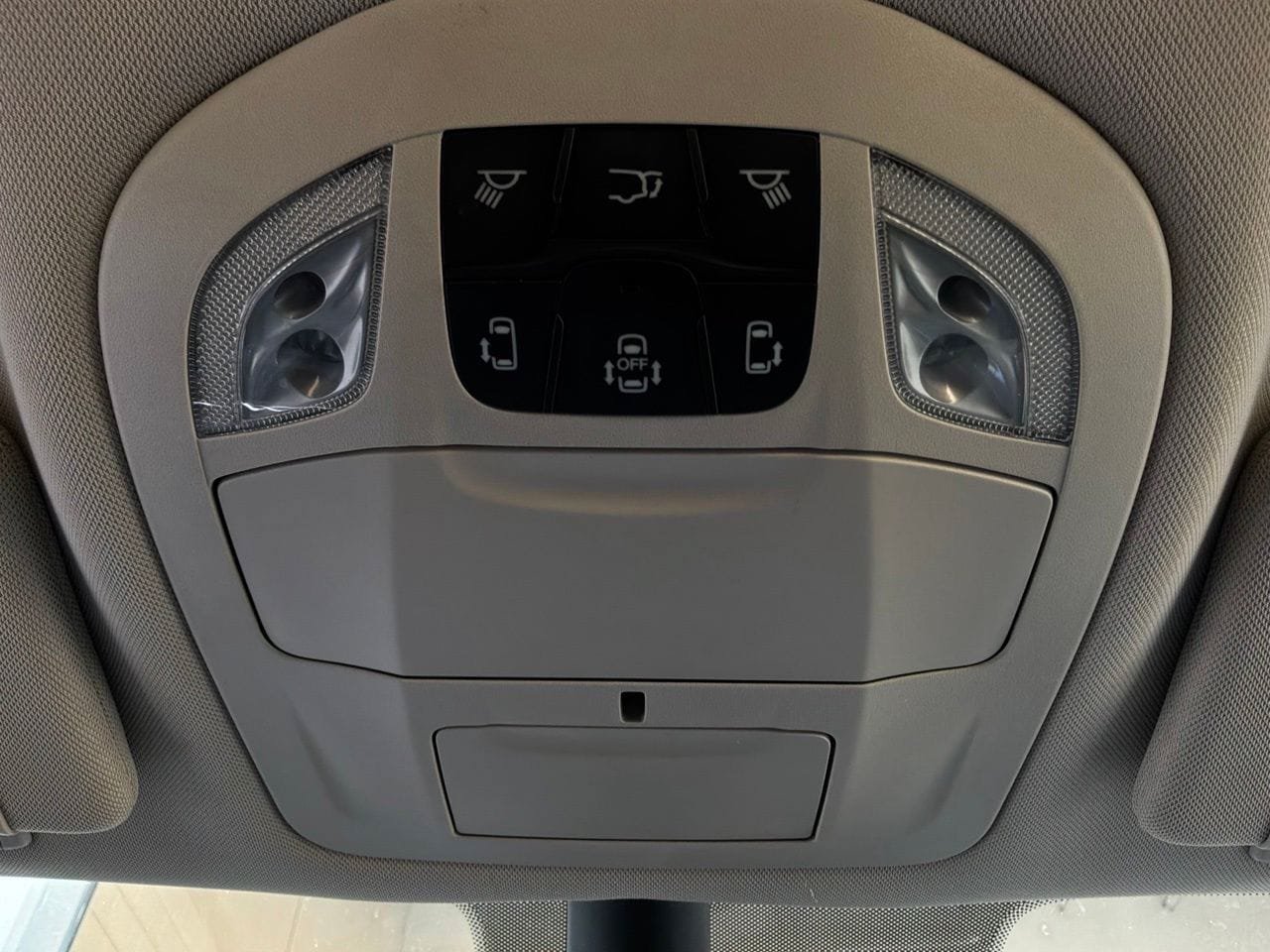 Used 2024 Chrysler Voyager LX FWD image 18