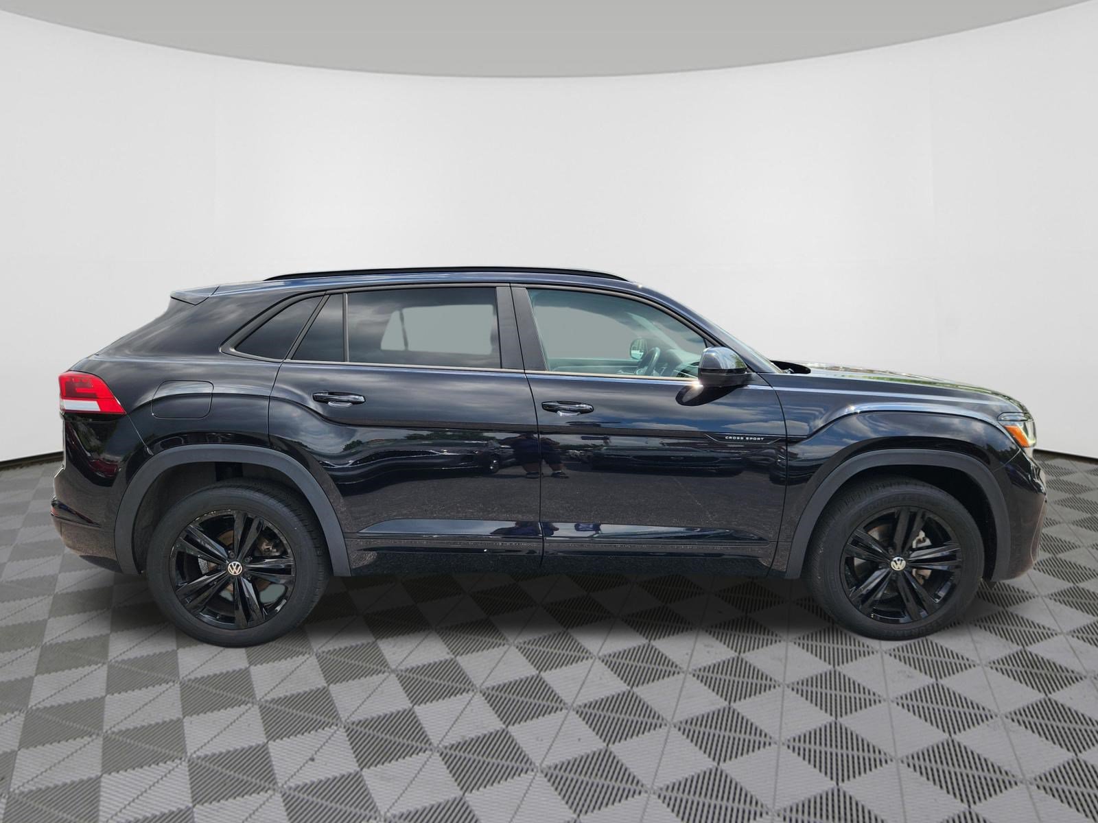 Certified 2023 Volkswagen Atlas Cross Sport SEL R-Line AWD/4WD image 6