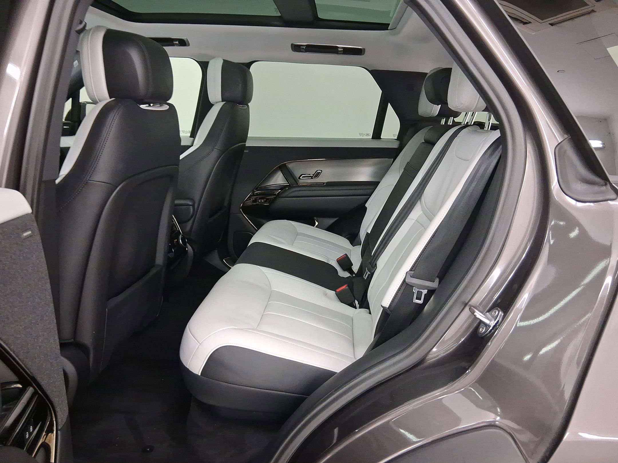 Used 2024 Land Rover Range Rover Sport Dynamic SE image 13