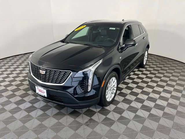 Used 2023 Cadillac XT4 Luxury w/ Cold Weather Package AWD/4WD image 3