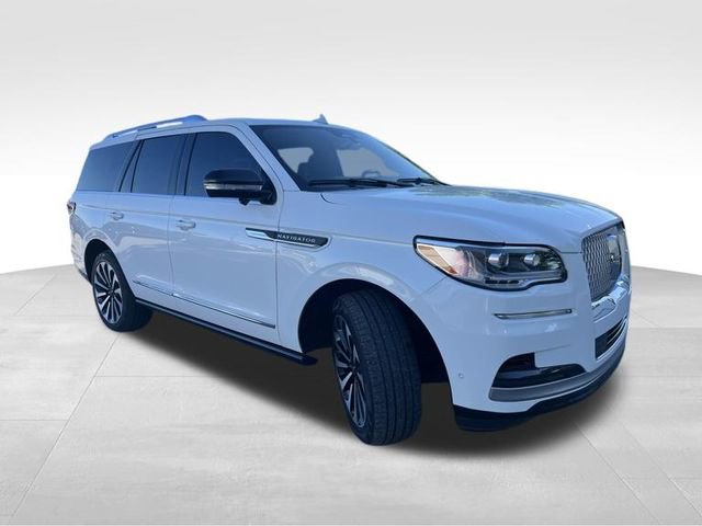 Used 2023 Lincoln Navigator Reserve AWD/4WD image 9