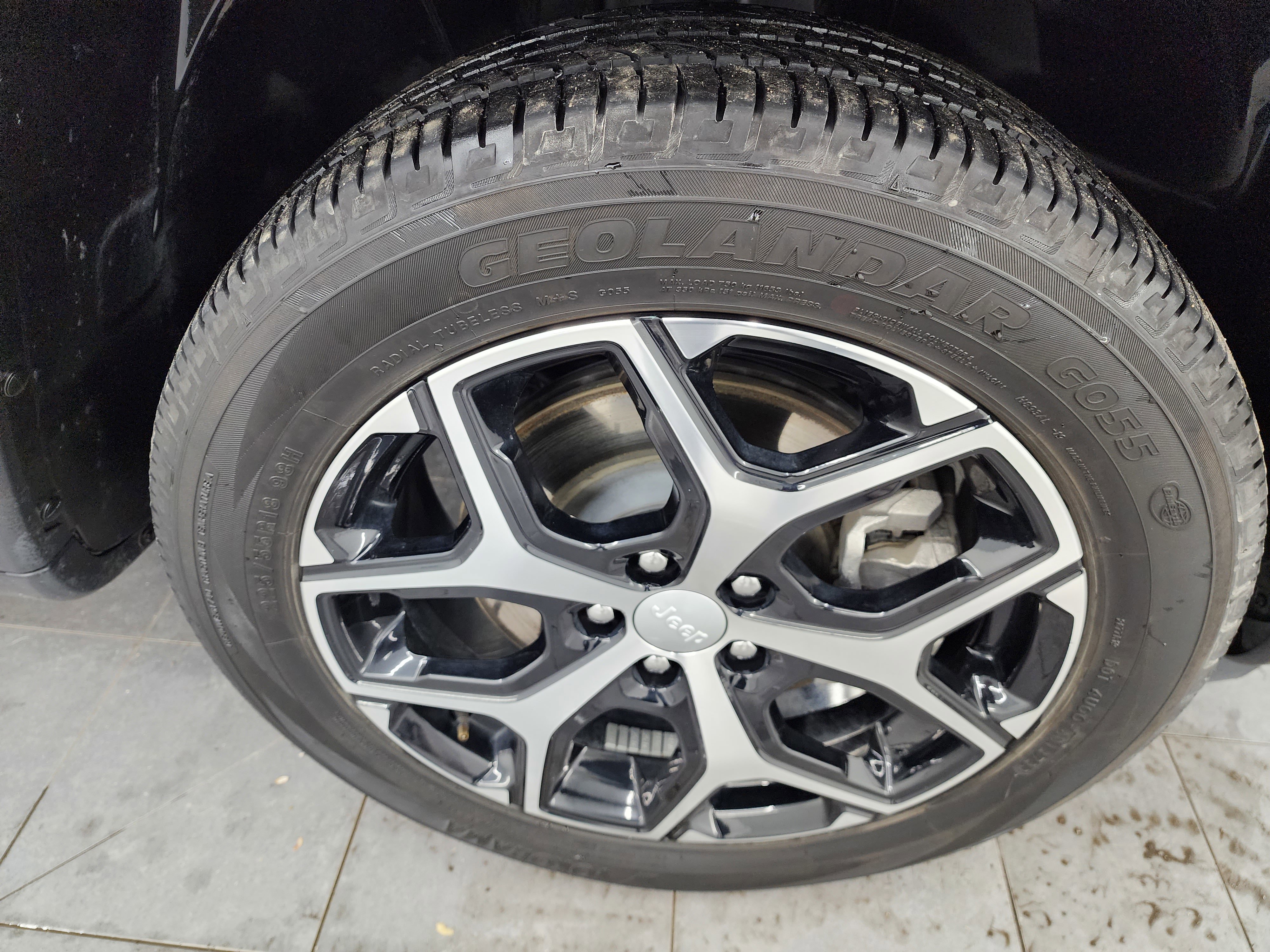 Used 2024 Jeep Compass Latitude image 3