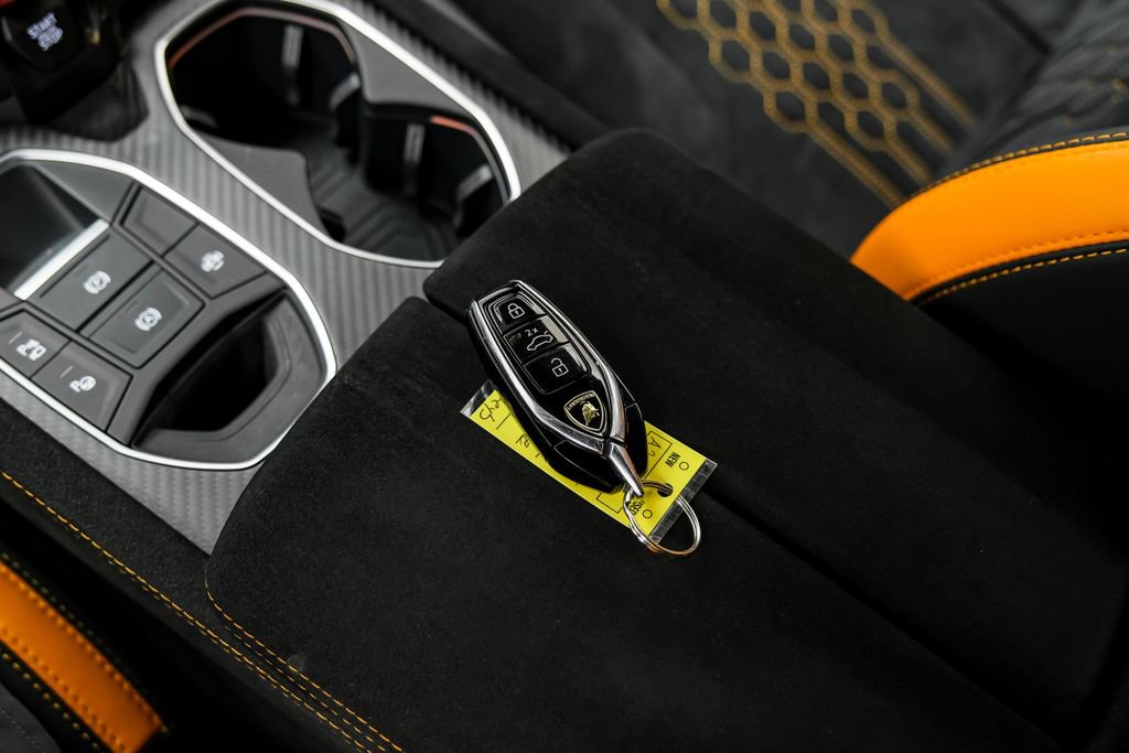 Used 2023 Lamborghini Urus Performante AWD/4WD image 77