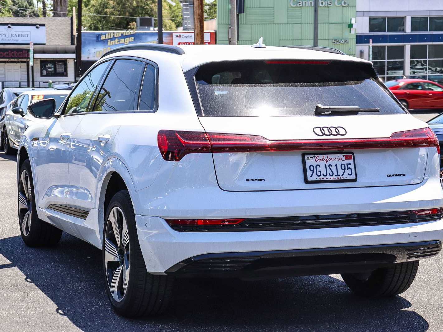Used 2023 Audi e-tron Premium Plus w/ Premium Plus Package AWD/4WD image 2