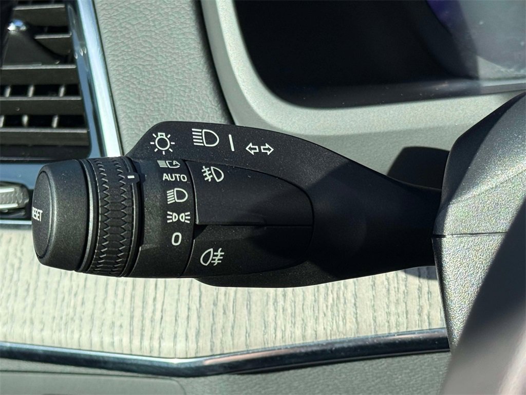 Used 2023 Volvo XC90 B6 Ultimate w/ Protection Package Premier image 30