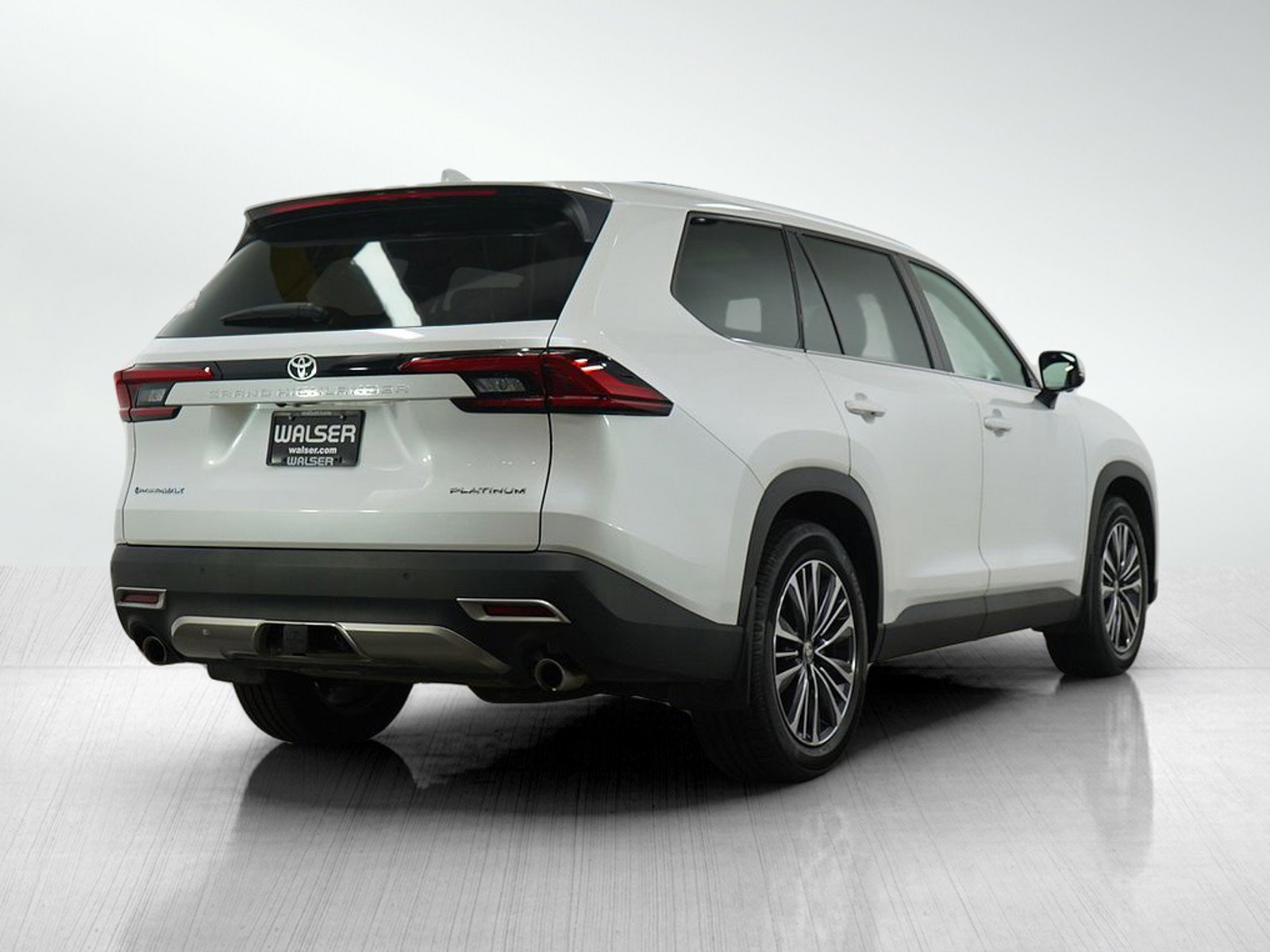 Used 2024 Toyota Grand Highlander AWD Hybrid image 5