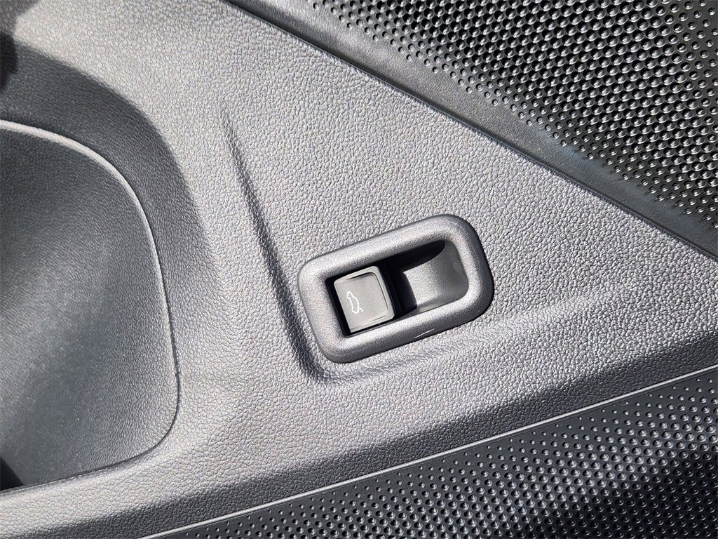 New 2026 Volkswagen Tiguan SE image 5