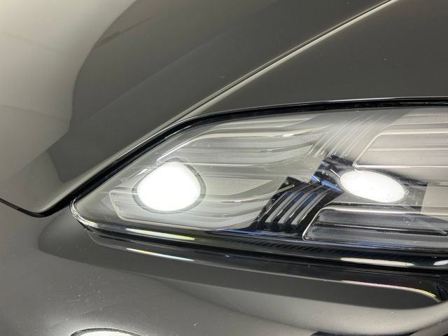 Used 2025 Porsche Macan 4S Electric AWD/4WD image 13