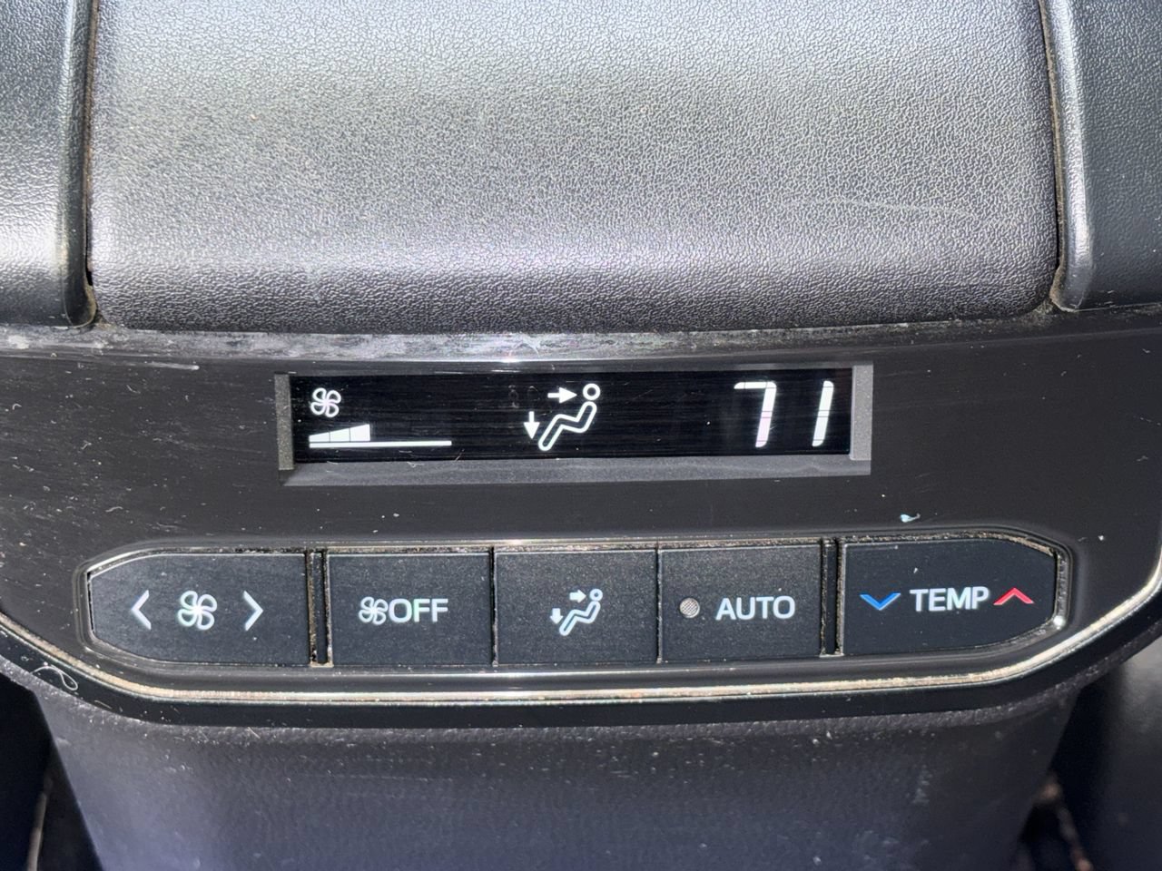 Used 2022 Toyota Highlander XLE FWD image 22