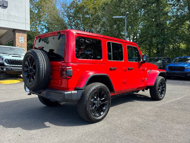 Used 2025 Jeep Wrangler Unlimited Sahara w/ Safety Group AWD/4WD image 16