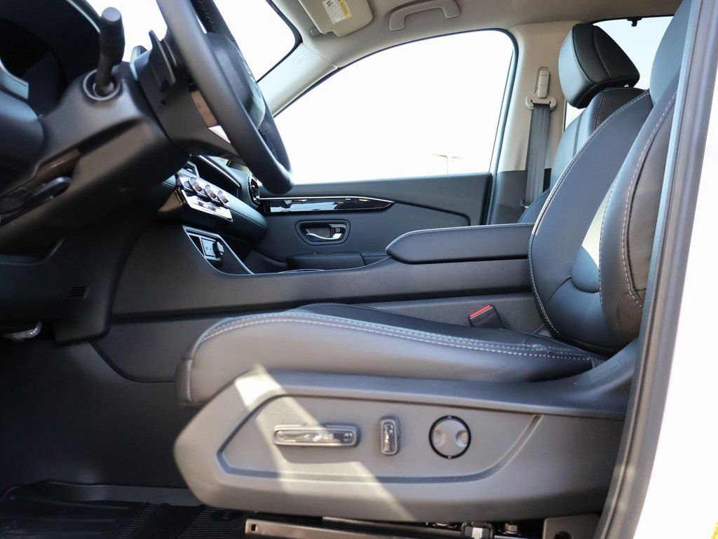 Certified 2025 Honda Pilot Touring image 34