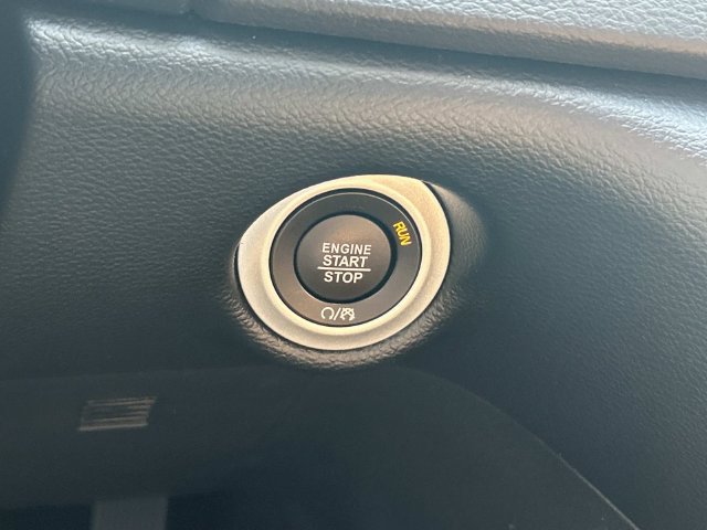 Used 2025 Chrysler Pacifica Select FWD image 33