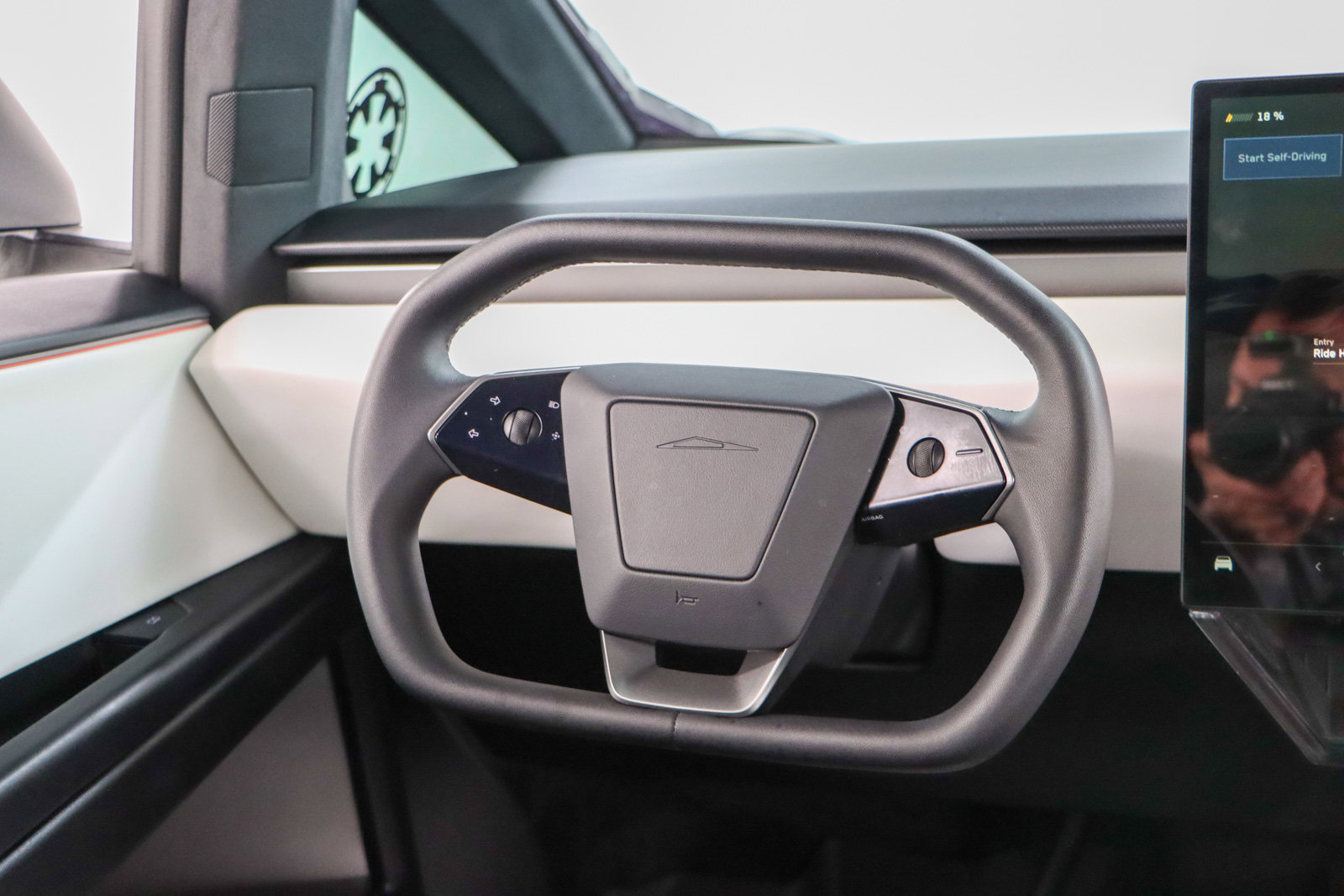 Used 2024 Tesla Cybertruck AWD Crew Cab image 12