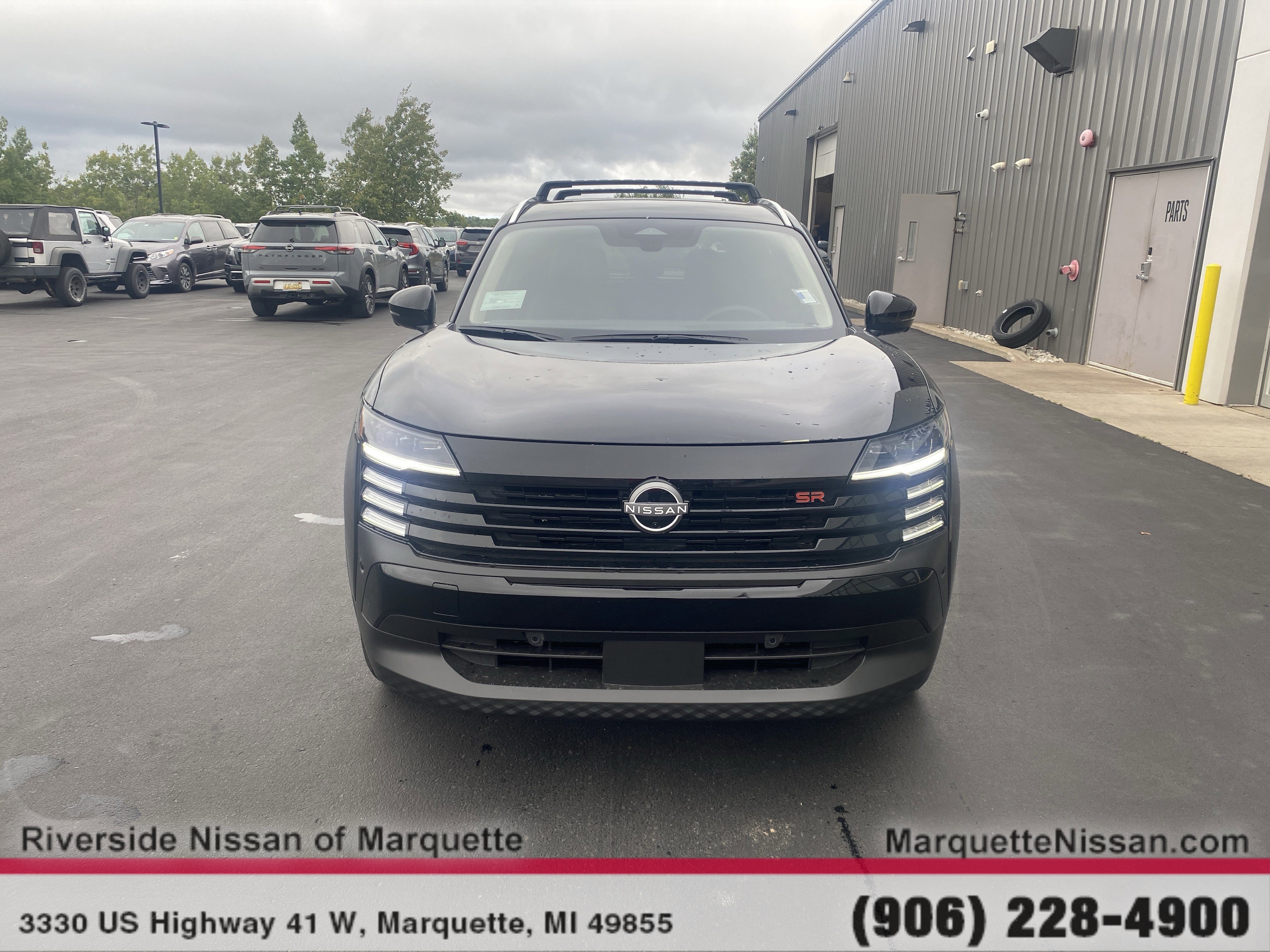 New 2026 Nissan Kicks SR w/ Cold Weather Package