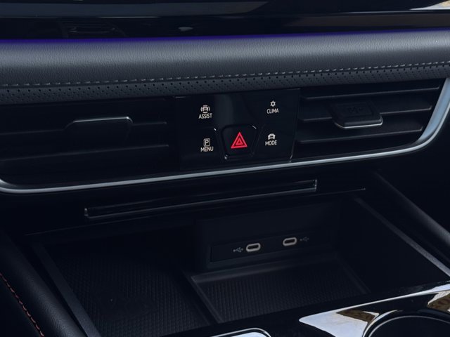 Used 2024 Volkswagen Atlas Peak Edition SE image 31