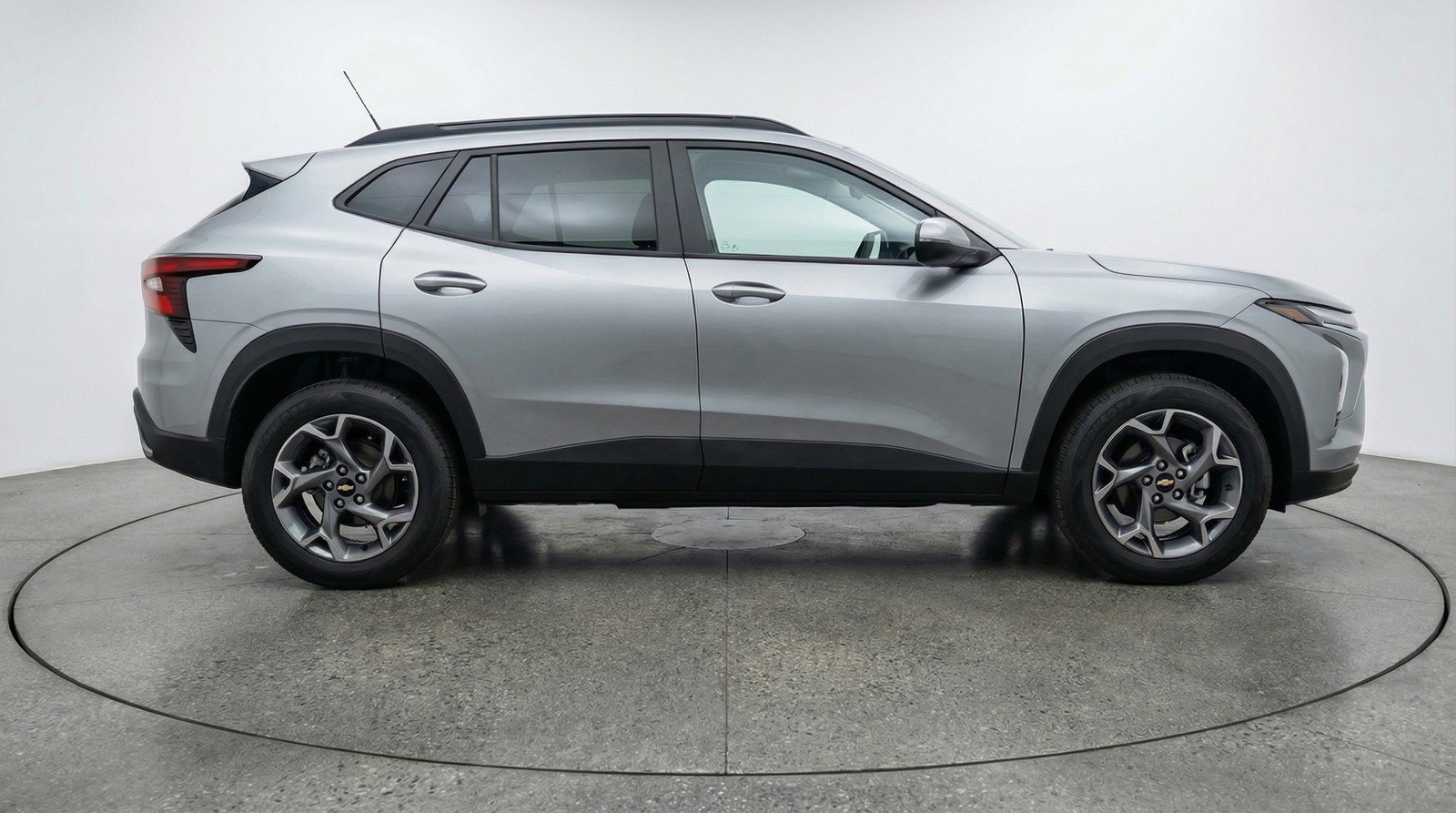 Used 2025 Chevrolet Trax LT image 11